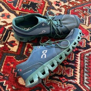 ON Cloud X Men’s running sneakers shoes size 9